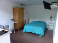 Au Petit Canal Fleuri
