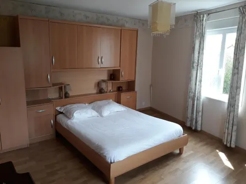 Hotel de La Gare Hotels in Sainte-Gauburge-Sainte-Colombe