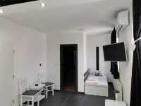 Airport Apartments
