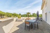 Madame Vacances les Palmiers du Golf Service Premium - Apartments