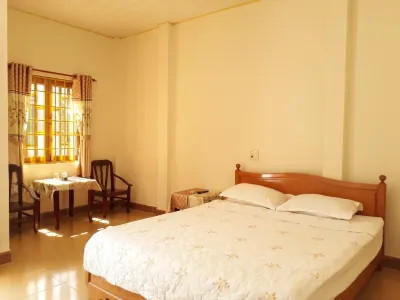 Ngoc Sang Guesthouse Hoteller i Thiện Nghiệp