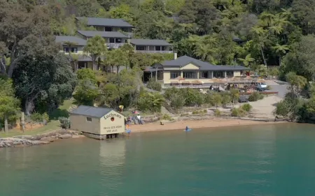 Lochmara Lodge - 20Mins by Boat from Picton Отели в г. Пайнс