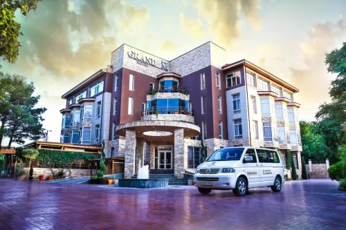 Grand M Hotel Hotel di Navoi
