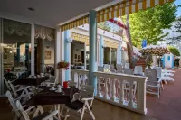 Hotel Villa dei Fiori - Sul Mare Con Piscina