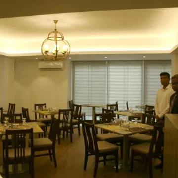Priyo Nibash Stylish Residential Hotel Отели рядом с достопримечательностью «Университет AUST»