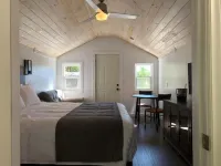 Adventure the Bruce Inn - Recently Renovated with Outdoor Hot Tub Hotels in Tobermory