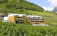 Bio & Wellnesshotel Pazeider - Healing Garden above Meran Hoteles en Lagundo