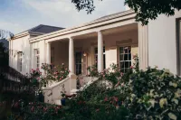Les Chambres Guest House