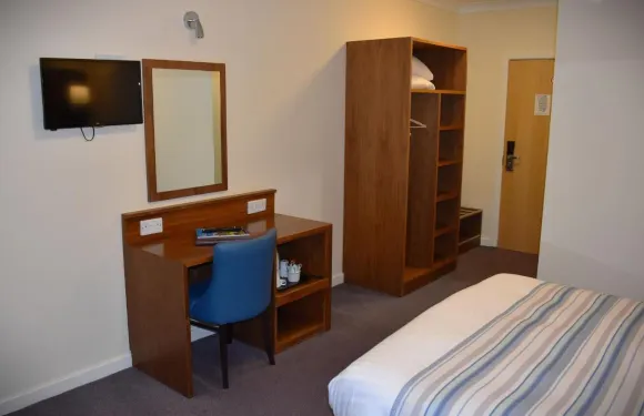 艾斯利普歐弗酒店