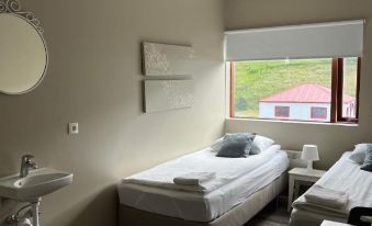 Við Hafið Guesthouse