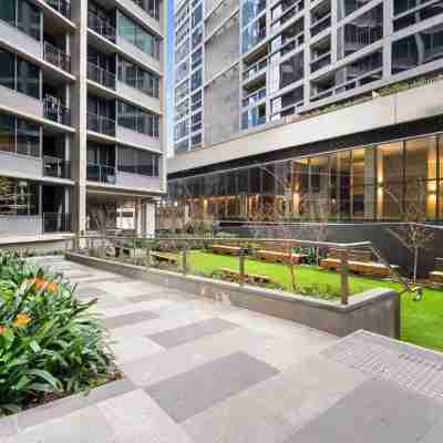 Readyset Apartments at Midtown Hotel Exterior