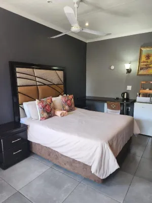 Suits Guest House & Bar