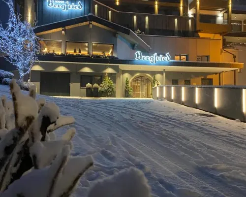 Aktiv- & Wellnesshotel Bergfried Hotels in Tux