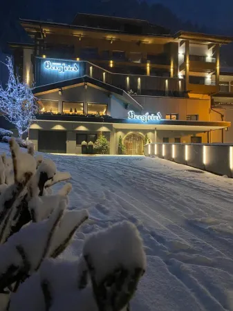 Aktiv- & Wellnesshotel Bergfried Отели рядом с достопримечательностью «Bogenparcours Hintertux»