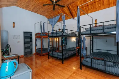 Green Riverside Cosy Home Hotels in 