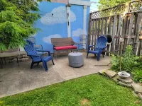 The Kings Throne Inn and Guest House Hotels near Glass City Center