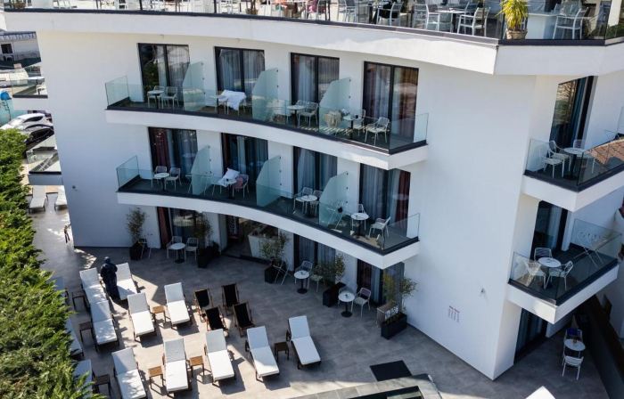 Blue Eye Hotel