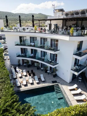 Blue Eye Hotel - piscina