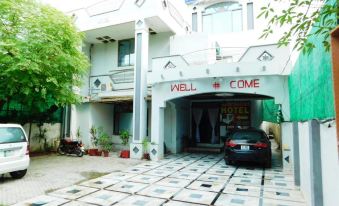 Moon Palace Hotel Lahore