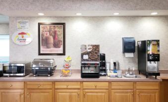 Super 8 by Wyndham Three Rivers