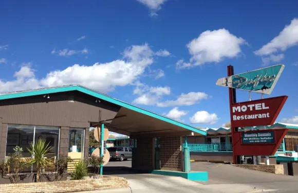 底瑞福特汽車旅館