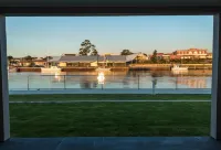 Ulverstone Waterfront Apartments Hotels in Penguin