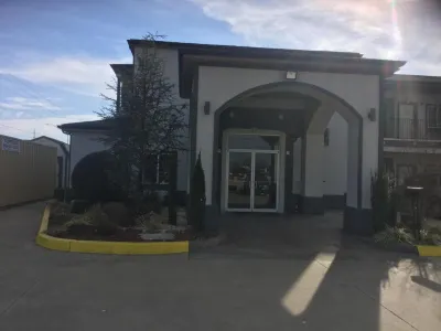 Muskogee Inn and Suites Hotels near Lakeland Shopping Center