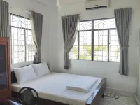 Nha Nghi Sao Mai Hotels in Горад Хацьен