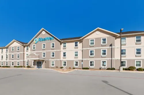 Risewell Kitchen Suites Pleasanton Hotels in Jourdanton