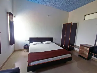 Savanur Deluxe Lodge
