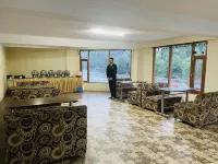 Hotel 17 Miles Stone, Manali by Shivaneel Hospitality Hotel di Haripur