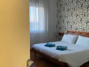 La Porta Accanto