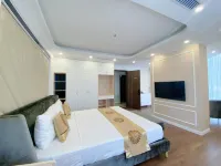 Queen Hotel Hoàng Gia Hotels in Thinh Dan