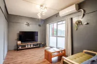 "Route 99" Balinese style room, free Swith&Netflex unit 203 - Apartments