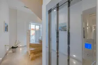 Villa Emanuel White