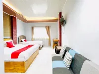 RedDoorz @ Hotel Dieng Berastagi Hotels near Panatapan Berastagi