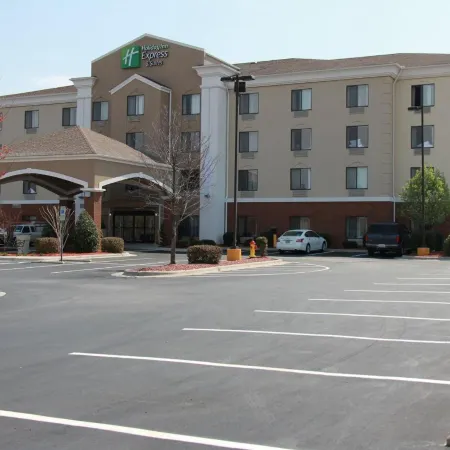 Holiday Inn Express & Suites ROANOKE RAPIDS SE by IHG