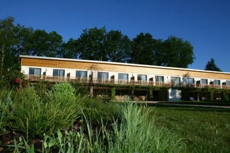 Logis Hotel du Lac Отели в г. Бор-Лез-Орг