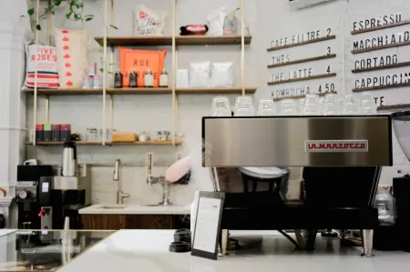 Ambrose House & Cafe - Self Check-in Guesthouse Отели рядом с достопримечательностью «Университет Макгилла»