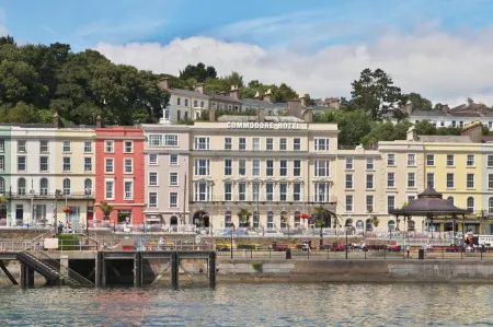 Commodore Hotel Отели рядом с достопримечательностью «Cobh Cathedral»