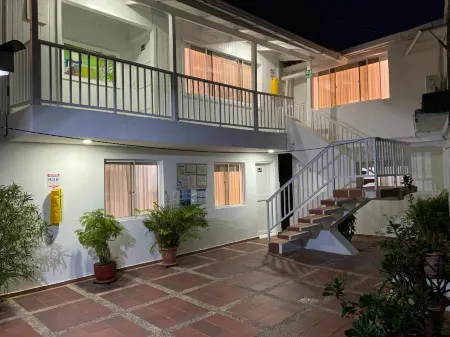 Red Ground Village Отели рядом с достопримечательностью «Плайя Спрат Бигт»