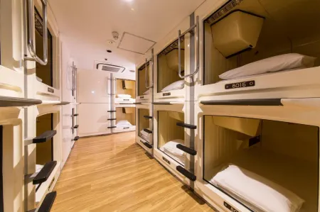 Shinjuku Kuyakusho-Mae Capsule Hotel Отели рядом с достопримечательностью «Синдзюку»