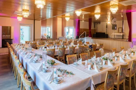 Landhotel Wolf-Mertes Отели в г. Изенбург