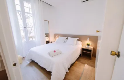 巴塞隆拿小旅館