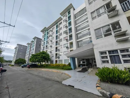 Casa Felicitas 3 -Spacious Comfy Cosy 2 Bdr Unit at Seawind Condominium Отели рядом с достопримечательностью «Лонг Хуа Темпл»