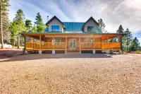 Wraparound Porch and Forest Views Angel Fire Cabin - 3성급