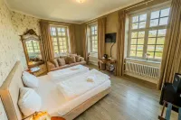 Kasteel Pietersheim Maastricht - Lanaken فنادق في Zutendaal