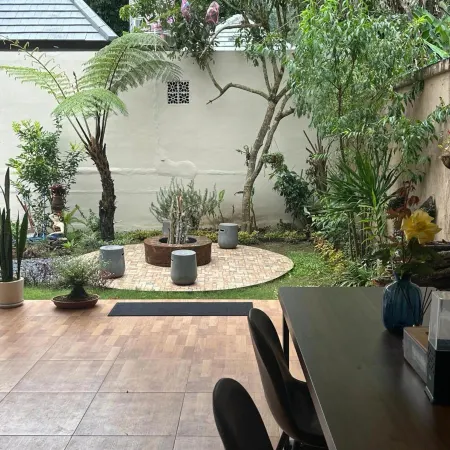 Villa Sayong Indah Bedugul Отели рядом с достопримечательностью «Роуз гарден»