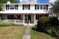 Maple Leaf Lodge - Homestays