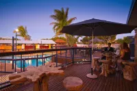 Potshot Hotel Resort - piscina